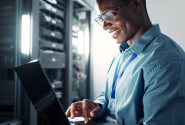 Should I Hire an IT Contractor or an Agency
